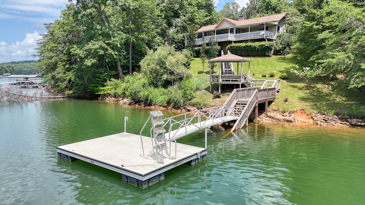 A Little Bear Rentals lakefront cabin with a private floating dock on Lake Chatuge in the North Georgia mountains
