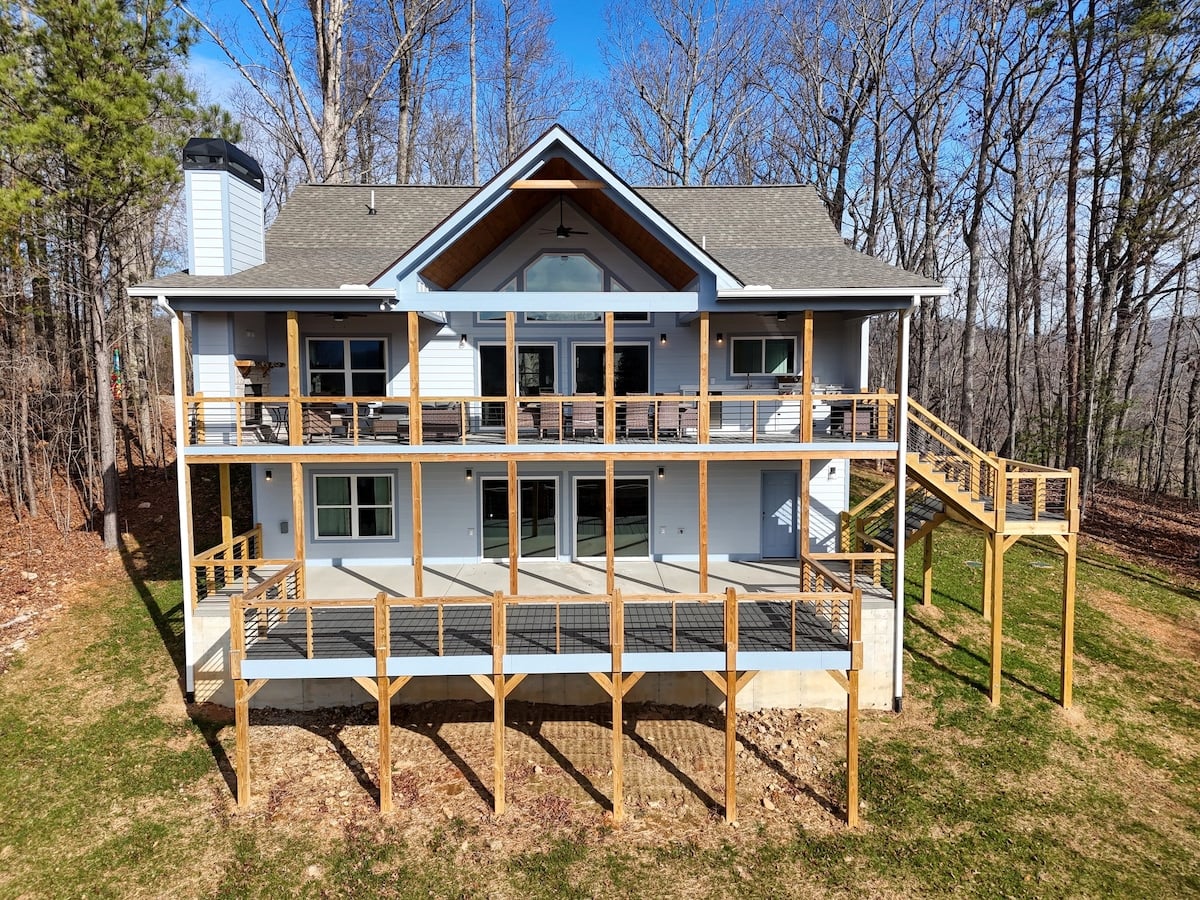 A Little Bear Rentals vacation cabin with two levels of covered decks in the Blue Ridge mountains